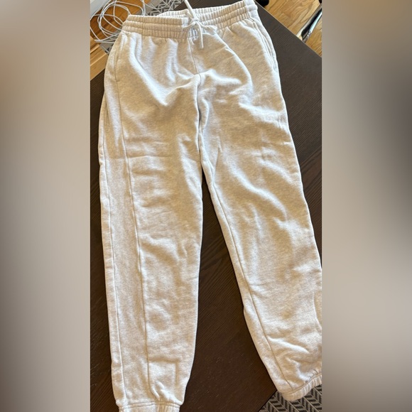 TNA Women’s Cozy FLEECE BOYFRIEND SWEATPANT Heather Cloud White - Picture 6 of 7